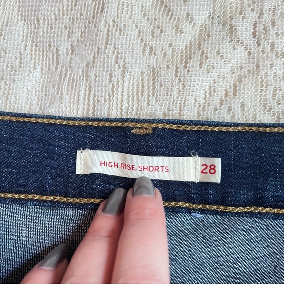 Levi’s dark wash high rise shorts - Picture 3 of 9